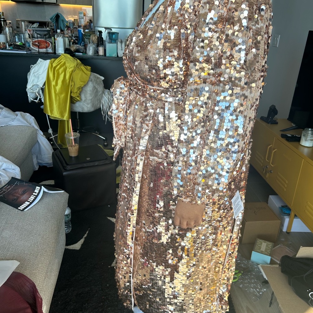 ASOS edition Curve batwing sequin wrap midi dress in gold - Picture 7 of 12